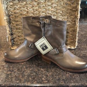 Frye Women’s Veronica Short Boot Gray vintage
